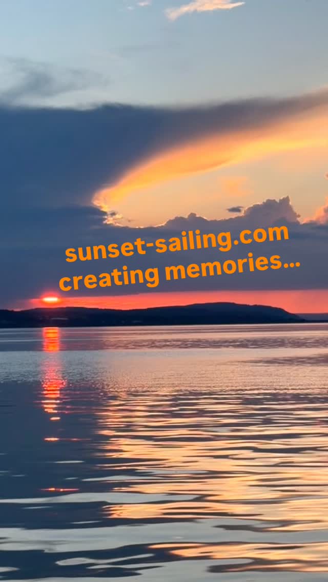 Golden Hour auf dem Wasser 🌅⛵️
Leichter Wind, entspannte Beats, ein kühler Drink in der Hand und der Sonnenuntergang direkt über dem Bodensee.
Erlebe unvergessliche Sunset Sailing Touren ab Meersburg & Friedrichshafen – perfekt zum Abschalten, Genießen und den Sommer fühlen.

Ob mit Freunden, als Date oder einfach für dich selbst:
Der schönste Platz zum Sonnenuntergang ist auf einer Segelyacht. ✨#bodensee #meersburg #friedrichshafen #sunset #segeln